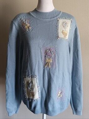 80s 90s Wool Blend Blue Embroidered Patch Crewneck Sweater Size Small, Cottage